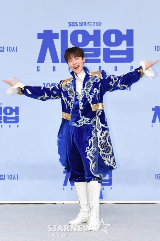 배우 배인혁이 27일 오후 온라인으로 진행된 SBS 월화드라마 '치얼업' 제작발표회에 참석해 포즈를 취하고 있다. ‘치얼업’은 찬란한 역사를 뒤로 하고 망해가는 대학 응원단에 모인 청춘들의 뜨겁고 서늘한 캠퍼스 미스터리 로코 드라마다. 10월 3일 첫 방송. / 사진제공 = SBS /사진=김창현 기자 chmt@