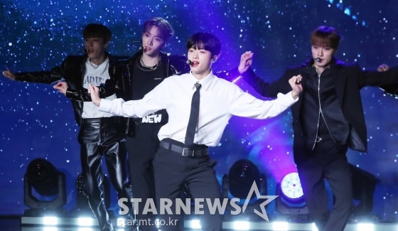 그룹 미래소년이 28일 오후 서울 강남구 청담동 일지아트홀에서 열린 네 번째 미니앨범 'Ourturn' 발매 기념 쇼케이스에 참석해 멋진 무대를 선보이고 있다. 미래소년의 새 앨범 'Ourturn'에는 타이틀곡 'Drop N' Drop'을 시작으로 'Welcome To The Future', 'Daydreamin'', 'What Are You Doing?', 'Falling Stars'까지 총 다섯 곡이 수록됐다. 2022.09.28 /사진=김창현 기자 chmt@