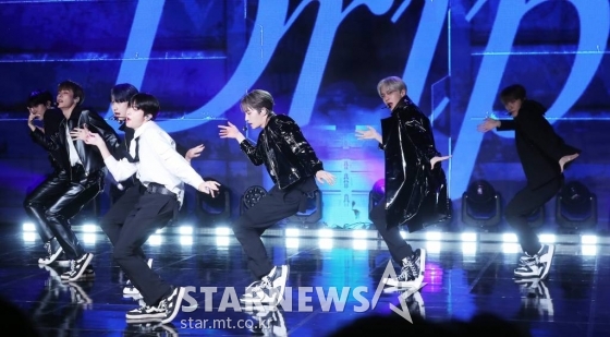 그룹 미래소년이 28일 오후 서울 강남구 청담동 일지아트홀에서 열린 네 번째 미니앨범 'Ourturn' 발매 기념 쇼케이스에 참석해 멋진 무대를 선보이고 있다. 미래소년의 새 앨범 'Ourturn'에는 타이틀곡 'Drop N' Drop'을 시작으로 'Welcome To The Future', 'Daydreamin'', 'What Are You Doing?', 'Falling Stars'까지 총 다섯 곡이 수록됐다. 2022.09.28 /사진=김창현 기자 chmt@