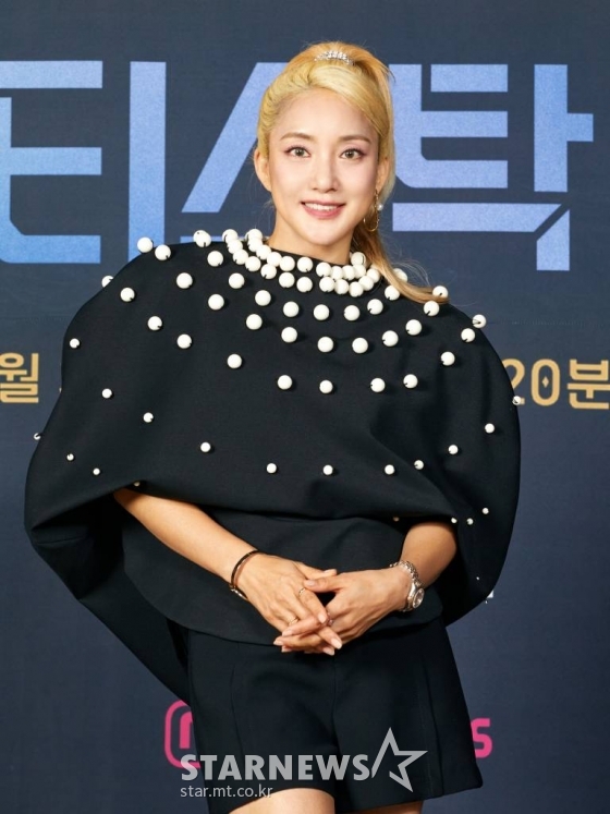 가수 바다가 29일 오후 온라인 생중계로 진행된 엠넷 예능 '아티스탁 게임' 제작발표회에 참석해 포즈를 취하고 있다. 전세계 시청자들이 다양한 개성을 가진 아티스트들의 재능에 투자하는 형식의 양방향 소통기반 신개념 음악 서바이벌 '아티스탁 게임'은 10월 3일 첫 방송된다. /사진제공=엠넷 2022.09.29 /사진=이동훈 기자 photoguy@