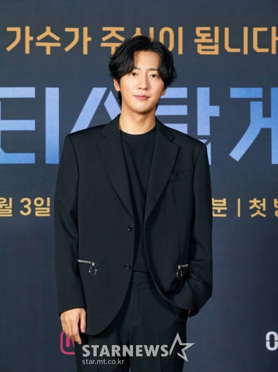 배우 이상엽이 29일 오후 온라인 생중계로 진행된 엠넷 예능 '아티스탁 게임' 제작발표회에 참석해 포즈를 취하고 있다. 전세계 시청자들이 다양한 개성을 가진 아티스트들의 재능에 투자하는 형식의 양방향 소통기반 신개념 음악 서바이벌 '아티스탁 게임'은 10월 3일 첫 방송된다. /사진제공=엠넷 2022.09.29 /사진=이동훈 기자 photoguy@