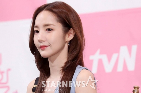 배우 박민영이 3일 오후 서울 강남구 논현동 임피리얼팰리스 호텔에서 진행된 tvN 새 수목드라마 '그녀의 사생활'(극본 김혜영, 연출 홍종찬) 제작발표회에 참석해 질의응답을 하고 있다. /사진=김휘선 기자 hwijpg@