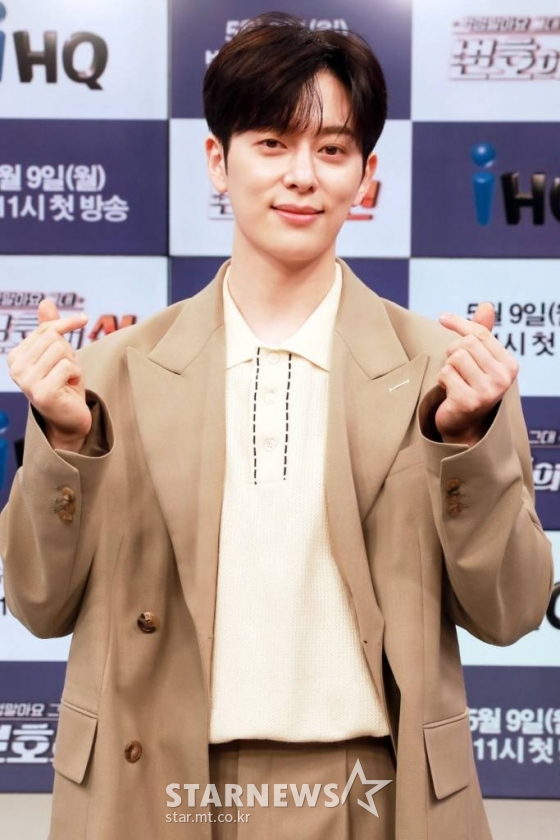 그룹 보이프렌드 동현이 9일 오후 온라인으로 진행된 IHQ 새 예능프로그램 '변호의 신' 제작발표회에 참석해 포즈를 취하고 있다. 2022.05.09 /사진=임성균 기자 tjdrbs23@