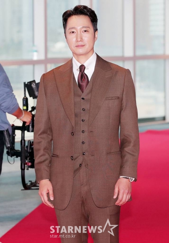 배우 박해일이 6일 오후 부산 해운대구 시그니엘에서 열린 '2022 부일영화상' 레드카펫 행사에 참석해 포즈를 취하고 있다. 2022.10.06 /사진=김창현 기자 chmt@