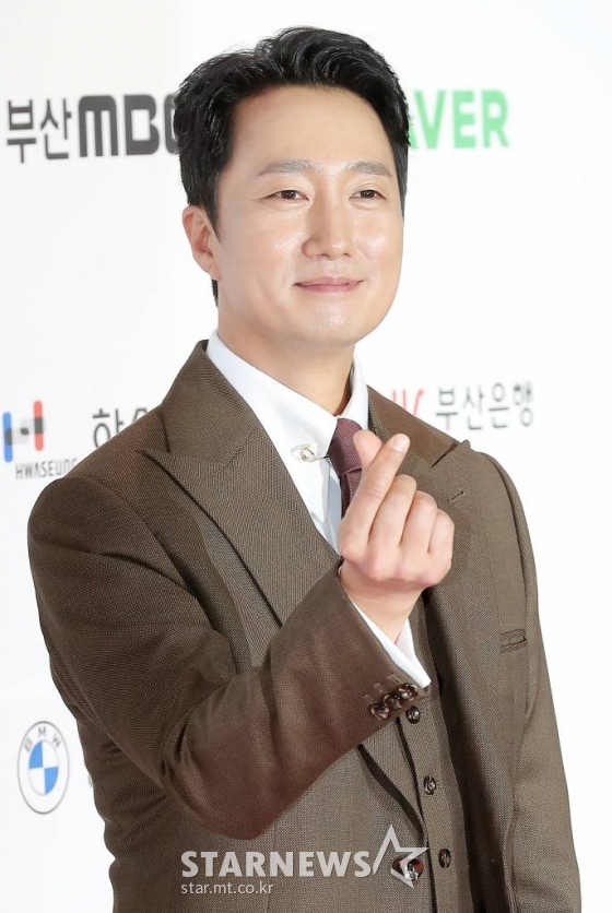배우 박해일이 6일 오후 부산 해운대구 시그니엘에서 열린 '2022 부일영화상' 레드카펫 행사에 참석해 포즈를 취하고 있다. 2022.10.06 /사진=김창현 기자 chmt@