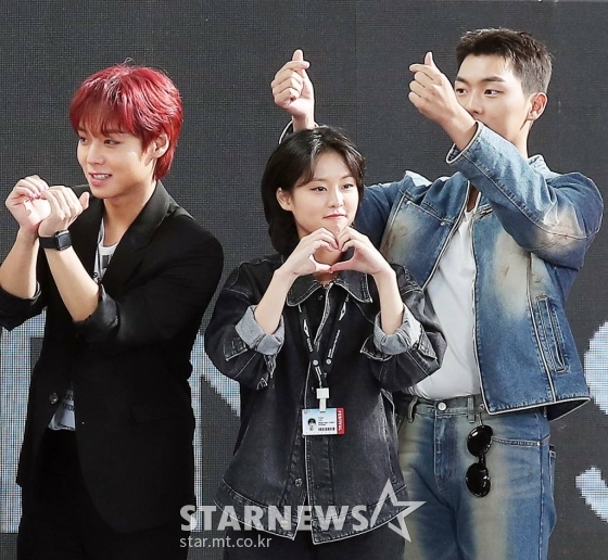배우 박지훈 이연, 최현욱이 7일 오후 부산 해운대구 우동 영화의 전당 야외 무대에서 진행된 제27회 부산국제영화제 초청작 '약한영웅 클래스 1' 오픈토크에서 포즈를 취하고 있다. 2022.10.07 /사진=김창현 기자 chmt@