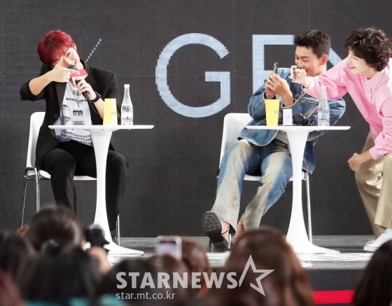 가수 겸 배우 박지훈이 7일 오후 부산 해운대구 우동 영화의 전당 야외 무대에서 진행된 제27회 부산국제영화제 초청작 '약한영웅 클래스 1' 오픈토크에서 유행어를 하고 있다. 2022.10.07 /사진=김창현 기자 chmt@