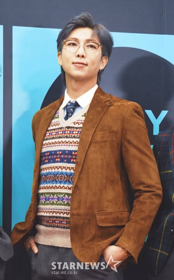 그룹 방탄소년단 RM이 지난 5일 온라인 생중계로 진행된 '멜론뮤직어워드 2020'(MMA 2020)에 참석해 포즈를 취하고 있다. /사진제공=MMA /사진=이동훈 기자 photoguy@