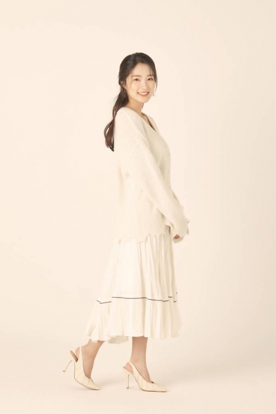 영화 '동감'(감독 서은영)의 배우 김혜윤이 14일 진행된 인터뷰를 위해 포즈를 취하고 있다. 1999년의 '용'과 2022년의 '무늬'가 우연히 오래된 무전기를 통해 소통하면서 벌어지는 이야기를 그린 청춘 로맨스 '동감'은 오는 16일 개봉한다. /사진제공=고고스튜디오 2022.11.14 /사진=이동훈 기자 photoguy@
