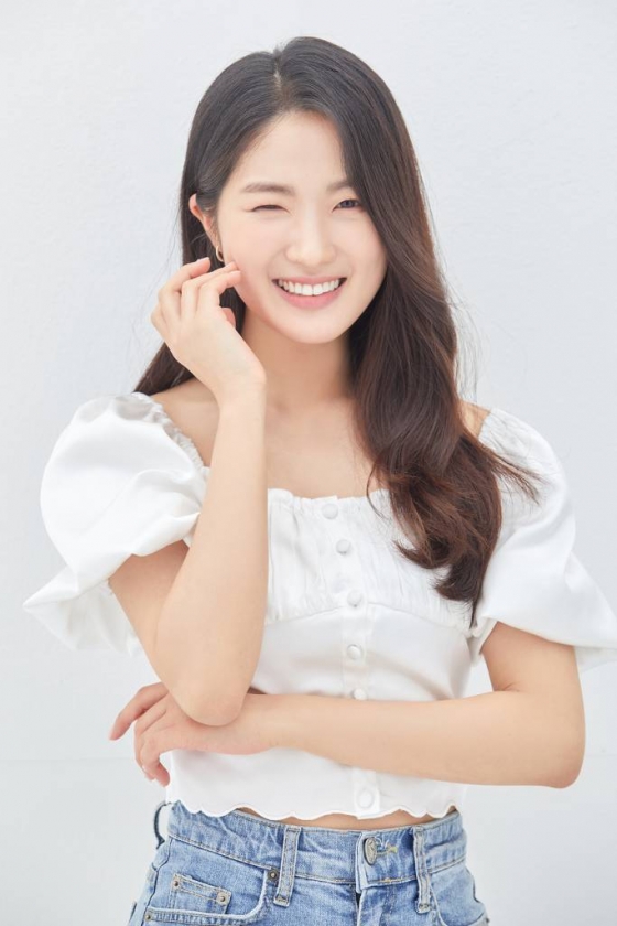 영화 '동감'(감독 서은영)의 배우 김혜윤이 14일 진행된 인터뷰를 위해 포즈를 취하고 있다. 1999년의 '용'과 2022년의 '무늬'가 우연히 오래된 무전기를 통해 소통하면서 벌어지는 이야기를 그린 청춘 로맨스 '동감'은 오는 16일 개봉한다. /사진제공=고고스튜디오 2022.11.14 /사진=이동훈 기자 photoguy@
