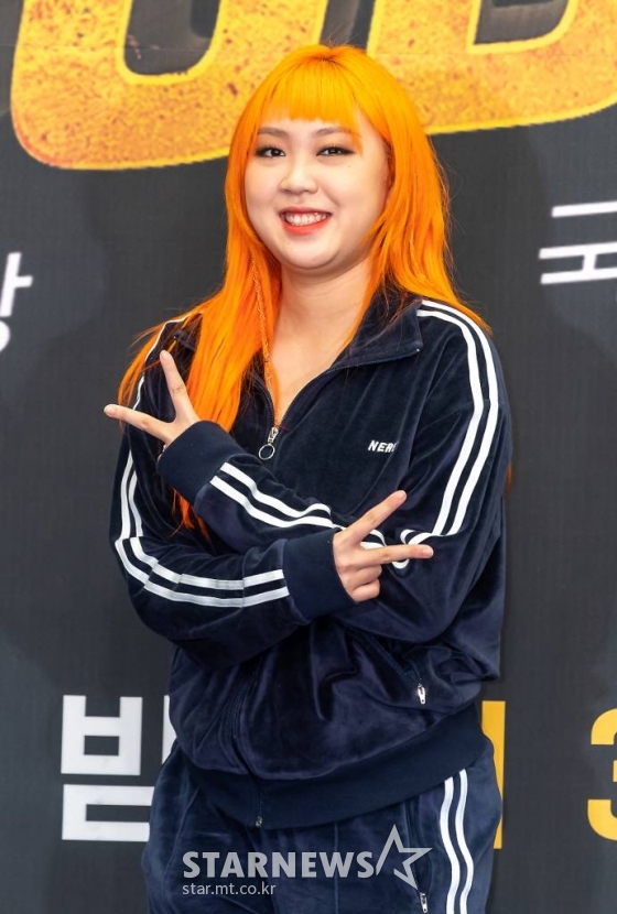 가수 이영지가 14일 오전 온라인 생중계로 진행된 엠넷 '굿걸 GOOD GIRL : 누가 방송국을 털었나' 제작발표회에서 포즈를 취하고 있다. /사진제공=엠넷 /사진=이동훈 기자 photoguy@