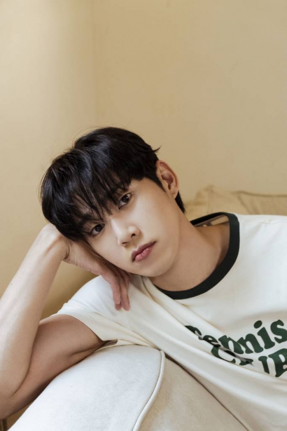 영화 '유포자들'(감독 홍석구)의 배우 박성훈이 18일 진행된 인터뷰를 위해 포즈를 취하고 있다. 핸드폰으로부터 자유로울 수 없는 현대사회, 사람들이 무심코 촬영한 영상들이 어떻게 인간을 파멸로 이끌 수 있는지를 그린 범죄 추적 스릴러 '유포자들'은 오는 23일 개봉한다. / 사진제공 =날개엔터테인먼트 2022.11.18 /사진=이동훈 기자 photoguy@