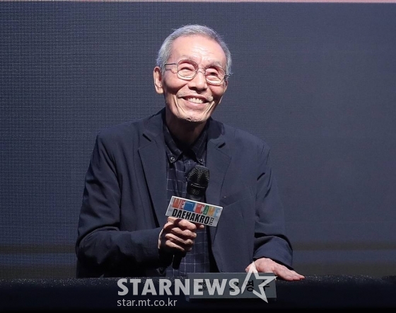 배우 오영수가 21일 오전 서울 종로구 혜화동 서경대학교 공연예술센터에서 열린 '2022 웰컴 대학로 기자간담회'에 참석해 미소를 짓고 있다. '2022 웰컴 대학로'는 오는 24일 개막해 30일까지 36일간 대학로 일대에서 펼쳐져 넌버벌 공연, 전통공연, 뮤지컬, 연극 등 한국의 우수한 공연 작품을 대학로에서 만나볼 수 있다. 2022.09.21 /사진=김창현 기자 chmt@