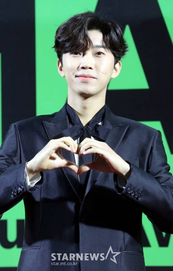 가수 임영웅이 26일 오후 서울 구로구 고척스카이돔에서 열린 'MMA2022' 시상식 레드카펫에서 포즈를 취하고 있다. 2022.11.26 /사진=임성균 기자 tjdrbs23@