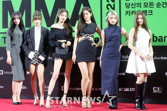 그룹 아이브가 26일 오후 서울 구로구 고척스카이돔에서 열린 'MMA2022' 시상식 레드카펫에서 포즈를 취하고 있다. 2022.11.26 /사진=임성균 기자 tjdrbs23@