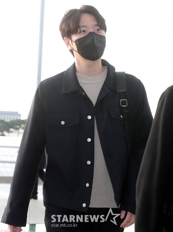 포레스텔라 고우림이 '2022 MAMA AWARDS' 참석 차 28일 오전 인천국제공항을 통해 일본 오사카로 출국하고 있다. 2022.11.28 /사진=김창현 기자 chmt@