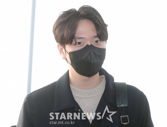 포레스텔라 고우림이 '2022 MAMA AWARDS' 참석 차 28일 오전 인천국제공항을 통해 일본 오사카로 출국하고 있다. 2022.11.28 /사진=김창현 기자 chmt@