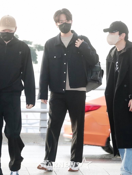 포레스텔라 고우림이 '2022 MAMA AWARDS' 참석 차 28일 오전 인천국제공항을 통해 일본 오사카로 출국하고 있다. 2022.11.28 /사진=김창현 기자 chmt@