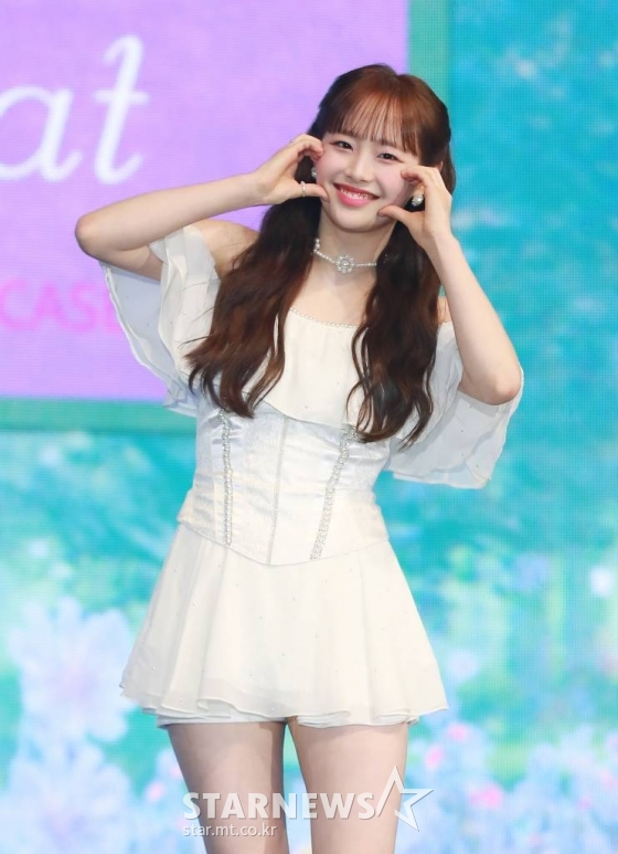 걸그룹 이달의 소녀(LOONA) 츄가 20일 오후 서울 코엑스에서 진행된 서머 스페셜 미니 앨범 '플립 댓'(Flip That) 발매기념 쇼케이스에서 포즈를 취하고 있다. 이번 앨범에는 타이틀 곡 '플립 댓'을 비롯해 '더 저니'(The Journey), '니드 유'(Need U), '포즈'(POSE), '팔레 블루 닷'(Pale Blue Dot), '플레이백'(Playback) 등 총 6곡이 수록됐다. /2022.06.20 /사진=이동훈 기자 photoguy@