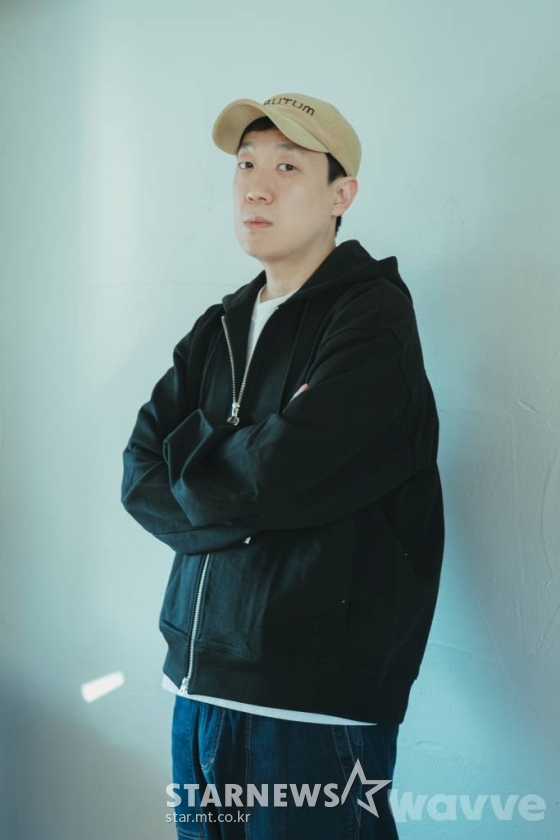 웨이브 오리지널 '약한영웅 Class 1'의 한준희 크리에이터가 30일 진행된 인터뷰를 위해 포즈를 취하고 있다. /사진제공=웨이브 2022.11.30 /사진=이동훈 기자 photoguy@