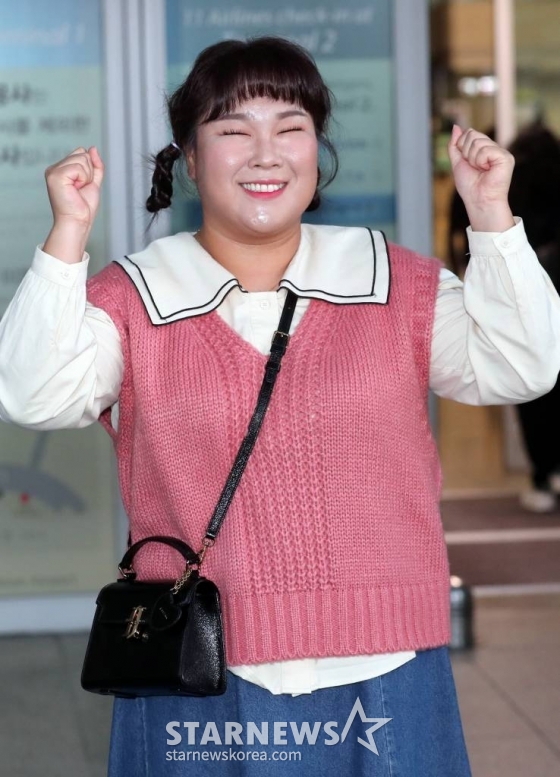 개그우먼 김민경이 태국에서 열리는 2022 IPSC 핸드건 월드 슛 대회를 위해 18일 오전 인천국제공항을 통해 출국하고 있다. 2022.11.18 /사진=임성균 기자 tjdrbs23@