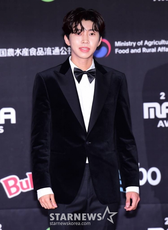 가수 임영웅이 30일 일본 교세라 돔 오사카에서 열린 '2022 MAMA AWARDS' 레드카펫행사에 참석해 포즈를 취하고 있다. /사진제공=CJENM 2022.11.30 /사진=이동훈 기자 photoguy@