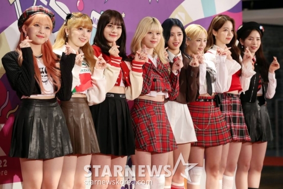 그룹 니쥬(NiziU) 마코, 리쿠, 리마, 리오, 마야, 미이히, 마유카, 아야카, 니나가 8일 오후 서울 마포구 상암 CJ ENM 센터에서 열린 ' 케이콘 2022 프리미어 인 서울' 포토타임을 갖고 있다. 2022.05.08 /사진=임성균 기자 tjdrbs23@