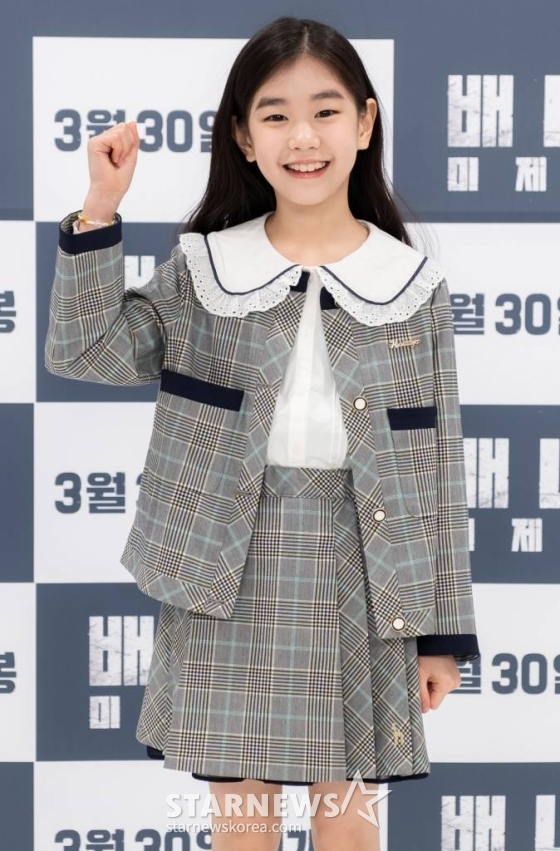 아역배우 박소이가 8일 오전 온라인으로 진행된 영화 '배니싱: 미제사건'(감독 드니 데르쿠르) 라이브 컨퍼런스에 참석해 포즈를 취하고 있다. 신원 미상의 변사체가 발견되고, 사건을 담당하게 된 형사 '진호'(유연석)와 국제 법의학자 '알리스'(올가 쿠릴렌코)의 공조 수사로 충격적인 사건의 전말을 마주하게 되면서 벌어지는 서스펜스 범죄 스릴러 '배니싱: 미제사건'은 3월 개봉 예정이다. /사진제공=스튜디오산타클로스 2022.03.08 /사진=이동훈 기자 photoguy@