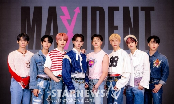 그룹 스트레이키즈(Stray Kids)가 7일 오전 온라인 생중계로 진행된 새 미니 앨범 'MAXIDENT' 발매기념 기자간담회를 위해 포즈를 취하고 있다. /사진제공=JYP엔터테인먼트 2022.10.07 /사진=이동훈 기자 photoguy@