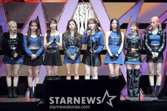 그룹 케플러가 13일 오후 일본 나고야 니혼가이시홀에서 열린 스타뉴스-미디어보이 주최 '2022 Asia Artist Awards IN JAPAN'(2022 아시아 아티스트 어워즈, 이하 2022 AAA)에서 AAA베스트초이스상을 수상하고 소감을 말하고 있다. 스타뉴스와 미디어보이가 주최하고 Asia Artist Awards 조직위원회와 더스타파트너, 컬쳐 엔터테인먼트가 공동 주관하는 글로벌 NO.1 시상식 '2022 AAA'에는 올 한 해 동안 국내외에서 많은 사랑을 받은 가수, 배우들이 참석해 눈을 뗄 수 없는 화려한 글로벌 축제의 장을 펼친다. 2022.12.13 /사진=임성균 기자 tjdrbs23@