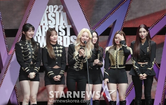 걸그룹 라잇썸이 13일 오후 일본 나고야 니혼가이시홀에서 열린 스타뉴스-미디어보이 주최 '2022 Asia Artist Awards IN JAPAN'(2022 아시아 아티스트 어워즈, 이하 2022 AAA)에서 포텐셜 가수 부문을 수상한 뒤 소감을 말하고 있다.  스타뉴스와 미디어보이가 주최하고 Asia Artist Awards 조직위원회와 더스타파트너, 컬쳐 엔터테인먼트가 공동 주관하는 글로벌 NO.1 시상식 '2022 AAA'에는 올 한 해 동안 국내외에서 많은 사랑을 받은 가수, 배우들이 참석해 눈을 뗄 수 없는 화려한 글로벌 축제의 장을 펼친다. 2022.12.13 /사진=김창현 기자 chmt@