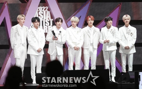 그룹 킹덤이 13일 오후 일본 나고야 니혼가이시홀에서 열린 스타뉴스-미디어보이 주최 '2022 Asia Artist Awards IN JAPAN'(2022 아시아 아티스트 어워즈, 이하 2022 AAA)에서 포텐셜 가수 부문을 수상한 뒤 소감을 말하고 있다.  스타뉴스와 미디어보이가 주최하고 Asia Artist Awards 조직위원회와 더스타파트너, 컬쳐 엔터테인먼트가 공동 주관하는 글로벌 NO.1 시상식 '2022 AAA'에는 올 한 해 동안 국내외에서 많은 사랑을 받은 가수, 배우들이 참석해 눈을 뗄 수 없는 화려한 글로벌 축제의 장을 펼친다. 2022.12.13 /사진=김창현 기자 chmt@