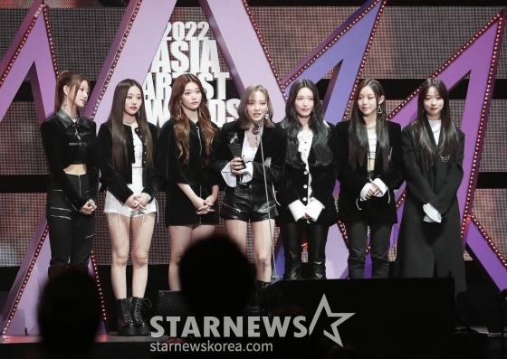 걸그룹 빌리가 13일 오후 일본 나고야 니혼가이시홀에서 열린 스타뉴스-미디어보이 주최 '2022 Asia Artist Awards IN JAPAN'(2022 아시아 아티스트 어워즈, 이하 2022 AAA)에서 포텐셜 가수 부문을 수상한 뒤 소감을 말하고 있다.  스타뉴스와 미디어보이가 주최하고 Asia Artist Awards 조직위원회와 더스타파트너, 컬쳐 엔터테인먼트가 공동 주관하는 글로벌 NO.1 시상식 '2022 AAA'에는 올 한 해 동안 국내외에서 많은 사랑을 받은 가수, 배우들이 참석해 눈을 뗄 수 없는 화려한 글로벌 축제의 장을 펼친다. 2022.12.13 /사진=김창현 기자 chmt@