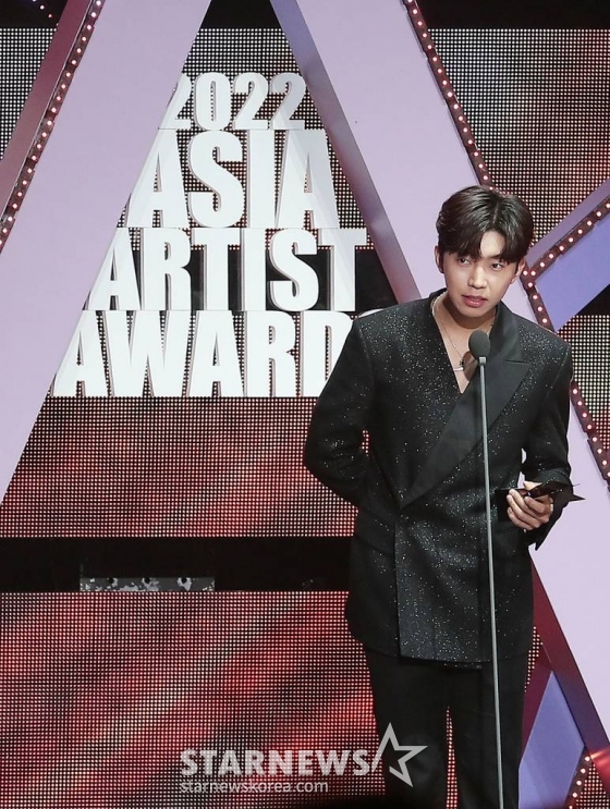 가수 임영웅이 13일 오후 일본 나고야 니혼가이시홀에서 열린 스타뉴스-미디어보이 주최 '2022 Asia Artist Awards IN JAPAN'(2022 아시아 아티스트 어워즈, 이하 2022 AAA)에서 핫트렌드를 수상한 뒤 소감을 말하고 있다. 스타뉴스와 미디어보이가 주최하고 Asia Artist Awards 조직위원회와 더스타파트너, 컬쳐 엔터테인먼트가 공동 주관하는 글로벌 NO.1 시상식 '2022 AAA'에는 올 한 해 동안 국내외에서 많은 사랑을 받은 가수, 배우들이 참석해 눈을 뗄 수 없는 화려한 글로벌 축제의 장을 펼친다. 2022.12.13 /사진=김창현 기자 chmt@