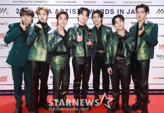 그룹 트렌드지가 13일 오후 일본 나고야 니혼가이시홀에서 열린 스타뉴스-미디어보이 주최 '2022 Asia Artist Awards IN JAPAN'(2022 아시아 아티스트 어워즈, 이하 2022 AAA)에서 AAA 포커스상을 수상한 뒤 포즈를 취하고 있다. 스타뉴스와 미디어보이가 주최하고 Asia Artist Awards 조직위원회와 더스타파트너, 컬쳐 엔터테인먼트가 공동 주관하는 글로벌 NO.1 시상식 '2022 AAA'에는 올 한 해 동안 국내외에서 많은 사랑을 받은 가수, 배우들이 참석해 눈을 뗄 수 없는 화려한 글로벌 축제의 장을 펼친다. 2022.12.13 /사진=이동훈 기자 photoguy@