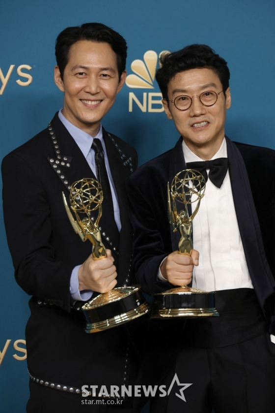 이정재(왼,쪽)와 황동혁 감독, 사진=/AFPBBNews=뉴스1=스타뉴스