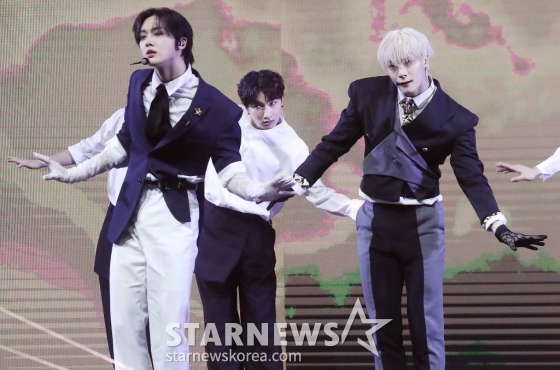 그룹 아스트로 유닛 '문빈&산하'가 4일 오후 서울 광진구 예스24 라이브홀에서 진행된 세 번째 미니앨범 'INCENSE'(인센스) 발매 기념 쇼케이스에서 멋진 무대를 선보이고 있다. 2023.01.04 /사진=김창현 기자 chmt@