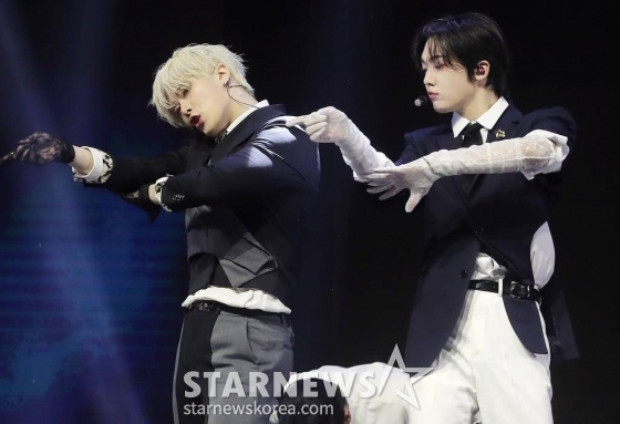 그룹 아스트로 유닛 '문빈&산하'가 4일 오후 서울 광진구 예스24 라이브홀에서 진행된 세 번째 미니앨범 'INCENSE'(인센스) 발매 기념 쇼케이스에서 멋진 무대를 선보이고 있다. 2023.01.04 /사진=김창현 기자 chmt@