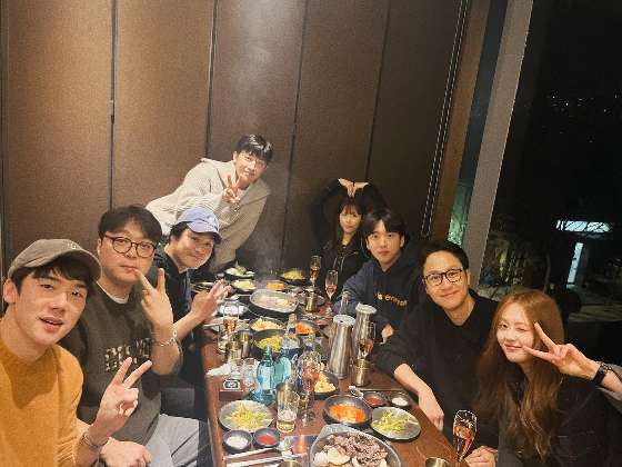 고아라가 '응답하라 1994' 멤버들의 모임 현장을 공개했다./사진=고아라 인스타그램