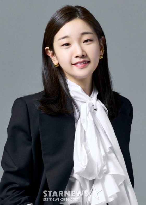 영화 '유령'(감독 이해영)의 주연배우 박소담이 16일 오후 진행된 개봉 인터뷰를 위해 포즈를 취하고 있다. 1933년 경성, 조선총독부에 항일조직이 심어놓은 스파이 '유령'으로 의심받으며 외딴 호텔에 갇힌 용의자들이 의심을 뚫고 탈출하기 위해 벌이는 사투와 진짜 '유령'의 멈출 수 없는 작전을 그린 영화 '유령'은 오는 18일 개봉한다. /사진제공=CJENM 2023.01.16 /사진=이동훈 기자 photoguy@
