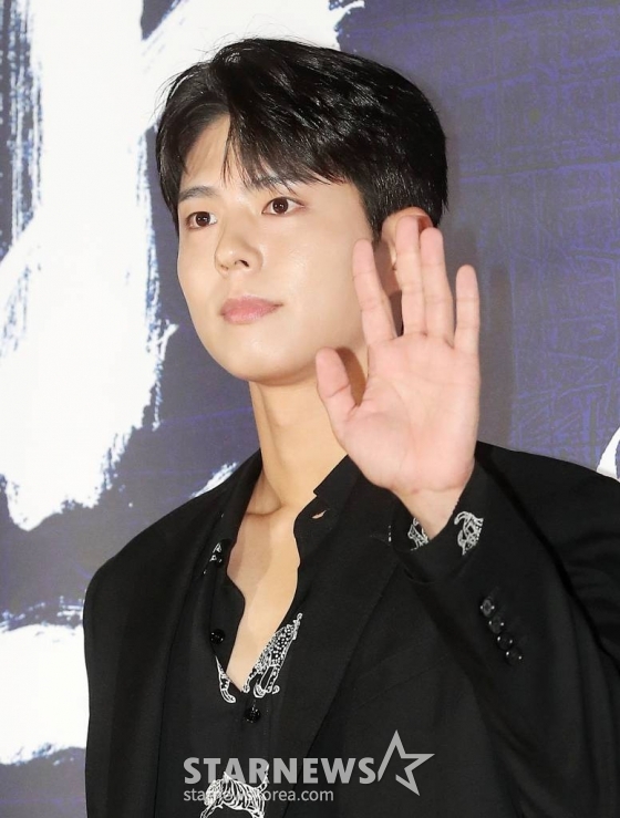배우 박보검이 26일 오후 서울 송파구 잠실 롯데타워에서 열린 영화 '한산: 용의 출현' VIP시사회에 참석해 포즈를 취하고 있다. '한산'은 명량해전 5년 전, 진군 중인 왜군을 상대로 조선을 지키기 위해 필사의 전략과 패기로 뭉친 이순신 장군과 조선 수군의 ‘한산해전’을 그린 전쟁 액션 대작이다. 오는 27일 개봉. 2022.07.26 /사진=김창현 기자 chmt@