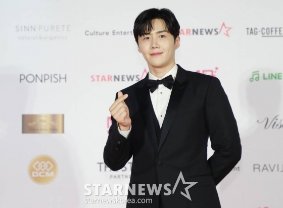 배우 김선호가 13일 오후 일본 나고야 니혼가이시홀에서 열린 스타뉴스-미디어보이 주최 '2022 Asia Artist Awards IN JAPAN'(2022 아시아 아티스트 어워즈, 이하 2022 AAA) 레드카펫 행사에 참석해 포즈를 취하고 있다. 스타뉴스와 미디어보이가 주최하고 Asia Artist Awards 조직위원회와 더스타파트너, 컬쳐 엔터테인먼트가 공동 주관한 글로벌 NO.1 시상식 '2022 AAA'는 올 한 해 동안 국내외에서 많은 사랑을 받은 가수, 배우들이 참석해 눈을 뗄 수 없는 화려한 글로벌 축제의 장을 펼쳤다. /2022.12.13 /사진=이동훈 기자 photoguy@