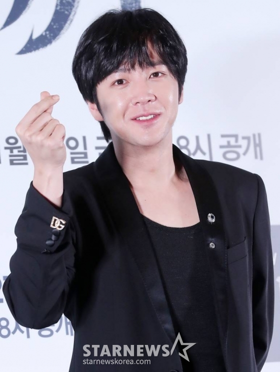 배우 장근석이 25일 오후 서울 강남구 삼성동 코엑스 메가박스에서 진행된 쿠팡 플레이 시리즈 '미끼' 언론시사회 및 기자간담회에 참석해 포즈를 취하고 있다. '미끼'는 유사 이래 최대 사기 사건의 범인이 사망한 지 8년 후, 그가 살인 사건의 용의자로 지목되면서 이를 둘러싼 비밀을 추적하는 범죄 스릴러. 오는 27일 공개. 2023.01.25 /사진=김창현 기자 chmt@