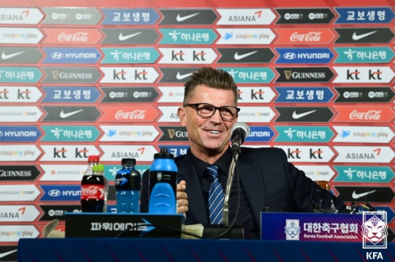 콜린 벨 여자축구대표팀 감독. /사진=대한축구협회
