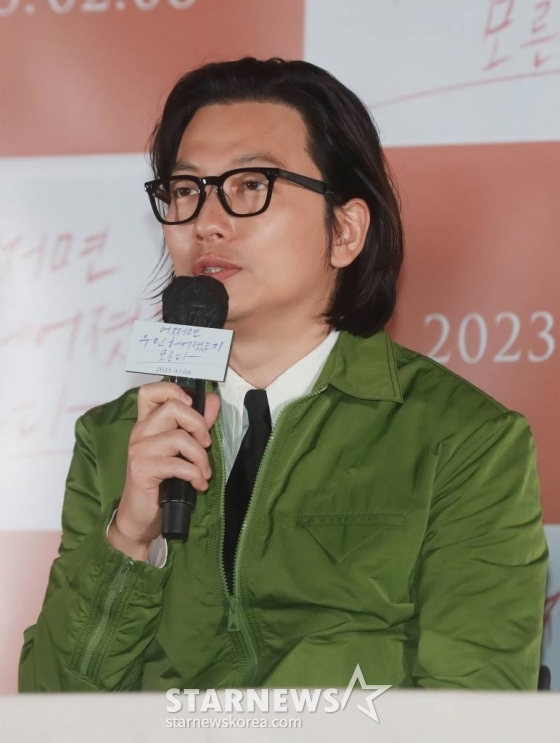 배우 이동휘가 1일 오전 서울 CGV용산아이파크몰에서 진행된 영화 '어쩌면 우린 헤어졌는지 모른다'(감독 형슬우) 언론시사회에 참석해 질문에 답하고 있다. 사랑하는 사람이 모르는 사람이 되기까지의 과정을 그린 현실 이별 보고서 '어쩌면 우린 헤어졌는지 모른다'는 오는 8일 개봉한다. /2023.02.01 /사진=이동훈 기자 photoguy@