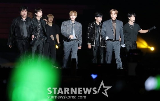 그룹 슈퍼주니어가 20일 오후 경기 수원월드컵경기장에서 열린 'SMTOWN LIVE 2022 : SMCU EXPRESS @HUMAN CITY_SUWON'에서 멋진 무대를 선보이고 있다.  이번 콘서트에는 강타, 보아, 동방신기, 슈퍼주니어, 소녀시대, 태연, 효연, 샤이니 키, 민호, 엑소 수호, 시우민, 첸, 디오, 카이, 레드벨벳, NCT, 에스파, 갓 더 비트 등 SM 아티스트들이 총 출동해 화려한 무대를 꾸몄다.  'SMTOWN LIVE 2022 : SMCU EXPRESS'는 'SMCU EXPRESS'를 타고 세계 주요 도시를 순회하는 콘셉트로, 오는 27~29일 3일간 일본 도쿄돔에서도 개최된다. 2022.08.20 /사진=김창현 기자 chmt@