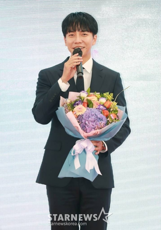 2022년 국세청 홍보대사로 위촉된 배우 이승기가 4일 오전 서울 종로구 서울지방국세청에서 진행된 위촉식에서 인사말을 하고 있다. /2022.05.04 /사진=이동훈 기자 photoguy@
