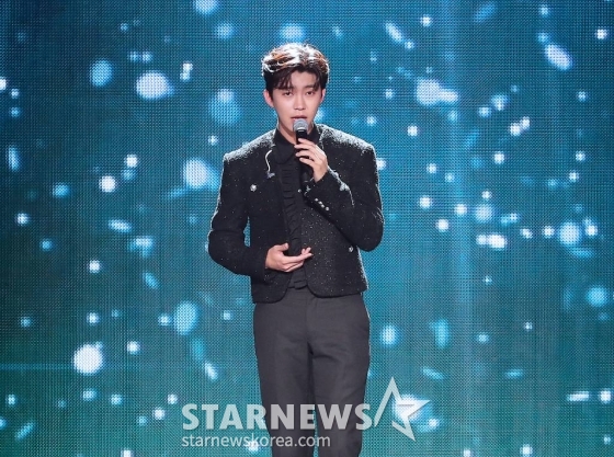 가수 임영웅이 13일 오후 일본 나고야 니혼가이시홀에서 열린 스타뉴스-미디어보이 주최 '2022 Asia Artist Awards IN JAPAN'(2022 아시아 아티스트 어워즈, 이하 2022 AAA)에서 멋진 무대를 선보이고 있다. 이날 임영웅은 2년 연속 대상을 비롯해 AAA페뷸러스, AAA핫트렌드, 팬들이 뽑은 DCM인기상까지 총 4관왕에 안았다. 스타뉴스와 미디어보이가 주최하고 Asia Artist Awards 조직위원회와 더스타파트너, 컬쳐 엔터테인먼트가 공동 주관하는 글로벌 NO.1 시상식 '2022 AAA'에는 올 한 해 동안 국내외에서 많은 사랑을 받은 가수, 배우들이 참석해 눈을 뗄 수 없는 화려한 글로벌 축제의 장을 펼쳤다. 2022.12.13 /사진=김창현 기자 chmt@