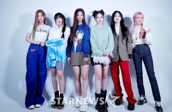 걸그룹 엔믹스(NMIXX)가 서울 종로구 스타뉴스 사옥에서 진행된 '2022 아시아 아티스트 어워즈 인 재팬'(2022 Asia Artist Awards In Japen, 이하 2022 AAA) 수상 인터뷰에 앞서 포즈를 취하고 있다. /사진=김창현 기자 chmt@