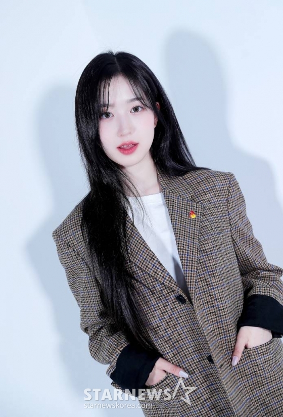 걸그룹 엔믹스(NMIXX) 해원이 서울 종로구 스타뉴스 사옥에서 진행된 '2022 아시아 아티스트 어워즈 인 재팬'(2022 Asia Artist Awards In Japen, 이하 2022 AAA) 수상 인터뷰에 앞서 포즈를 취하고 있다.   /사진=김창현 기자 chmt@